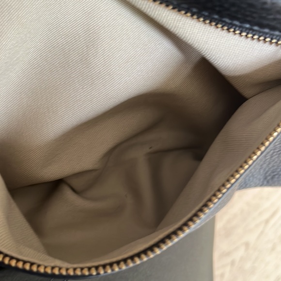 Tory Burch black pebble leather crossbody bag - Picture 9 of 12